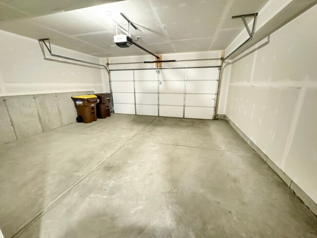 Building Photo - 2241 Sassafras Wy