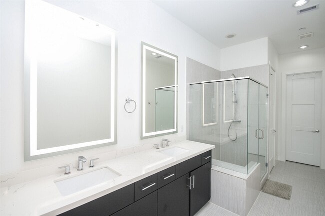 Building Photo - 2412 Canal St