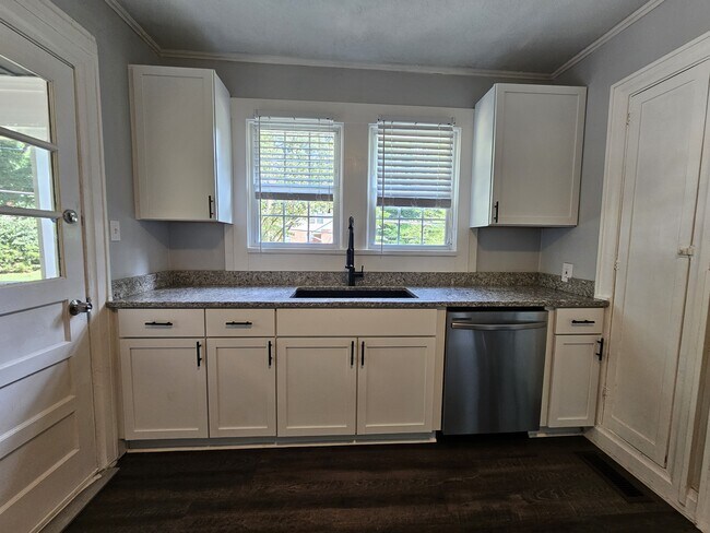 Building Photo - 6005 Medlin Heights Rd