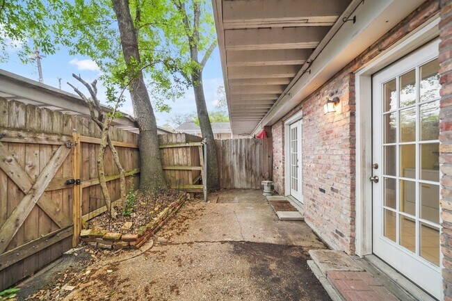 Building Photo - 4040 San Felipe St