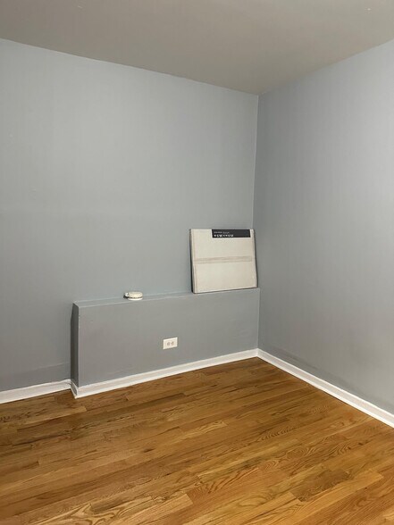 Building Photo - 5666 N Ridge Ave