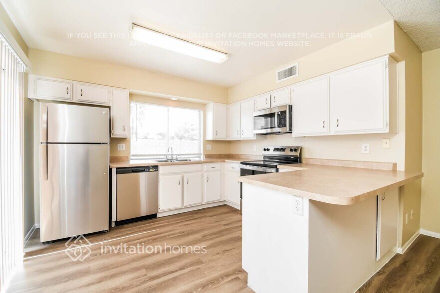 Building Photo - 4228 N 81st Dr