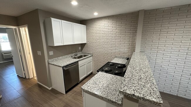 Building Photo - 4012 DuPont Cir