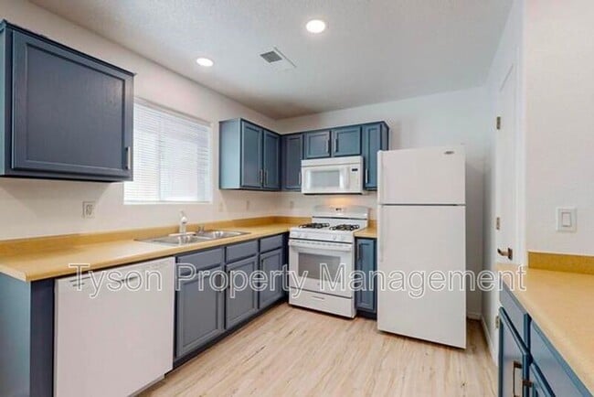 Building Photo - 1033 Desert Paintbrush Loop