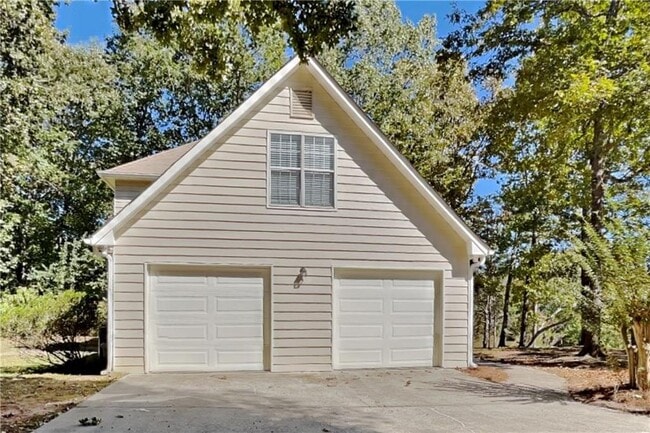 Building Photo - 5855 Shadewater Dr