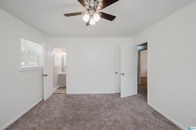 Building Photo - 1440 Hickory Ln