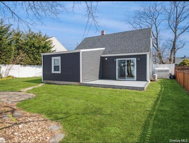 Building Photo - 8 Crabtree Ln