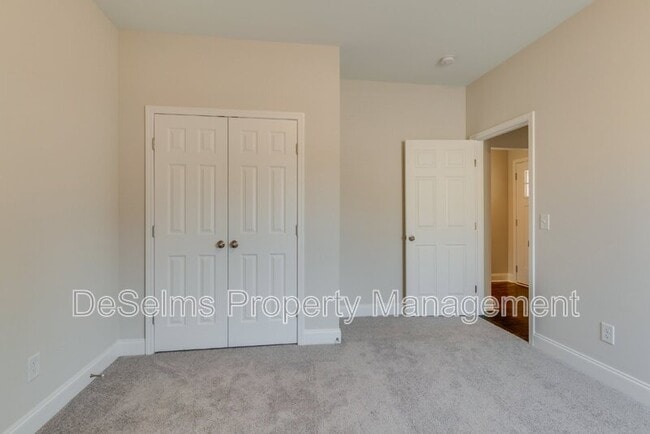 Building Photo - 127 Auxley Ct