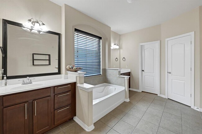 Building Photo - 2414 Snowy Egret Drive