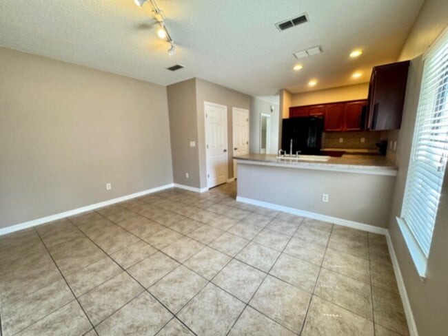 Building Photo - Beautiful 3 Bedroom, 2 1/2 Bath Corner Townhouse in Gated Community!