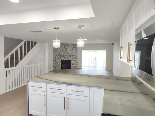 Building Photo - 255 Capri Cir N