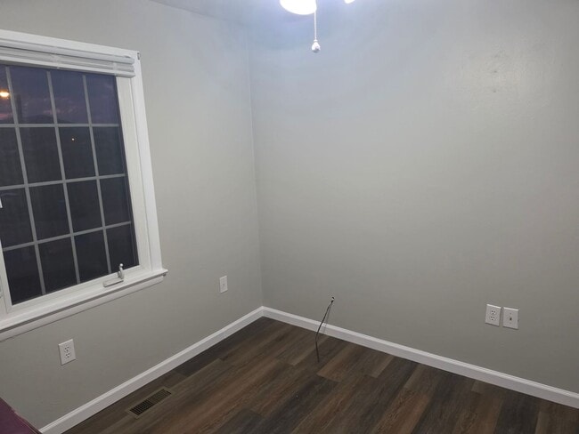 Building Photo - 3 bedroom 2.5 bath townhouse