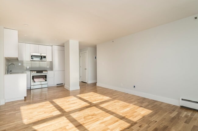 Building Photo - SOUTHIEEE - 2 bed - NO BROKER FEE