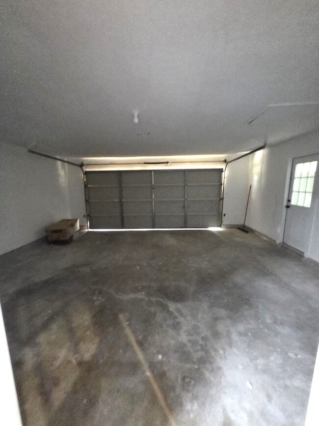 Building Photo - 119 Merry Mark Dr