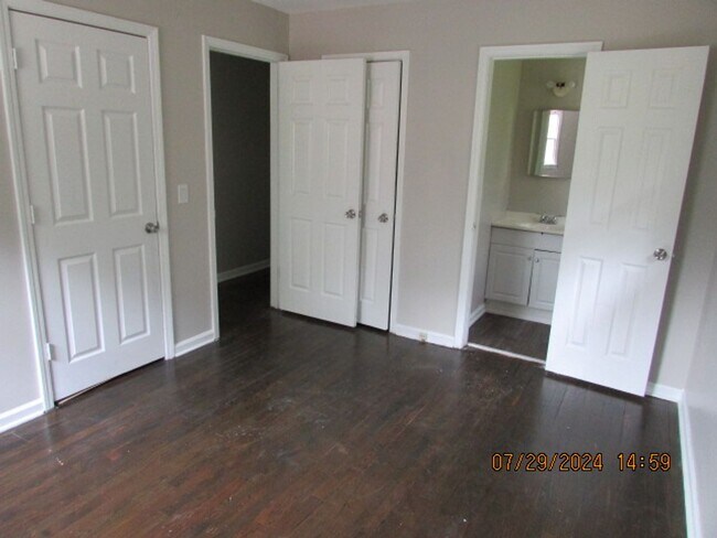 Building Photo - Close to Shaw AFB