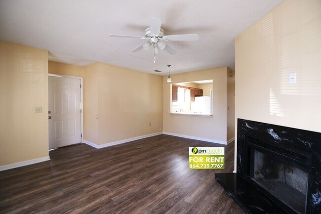 Building Photo - Convenient location