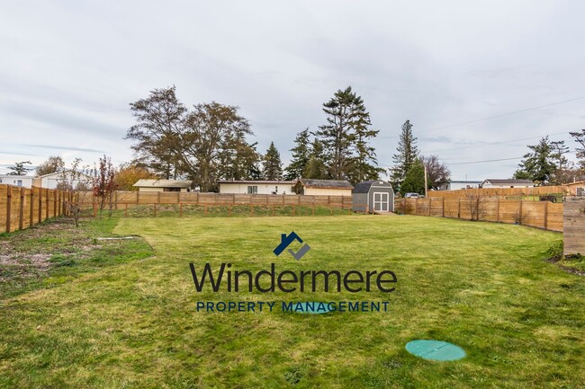 Building Photo - 3 Bedroom Home in Sierra - Fully Fenced/La...