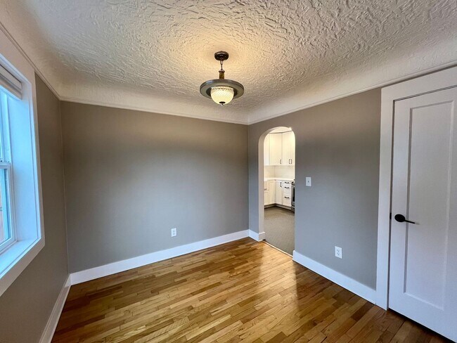 Building Photo - PENDING APPLICATION; Charming 2 BD + Studio (Water Included)