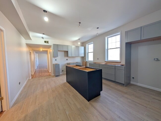 Building Photo - 1825 N Kedzie Ave