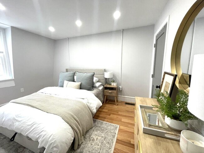 Building Photo - 5 bedroom in Boston MA 02127