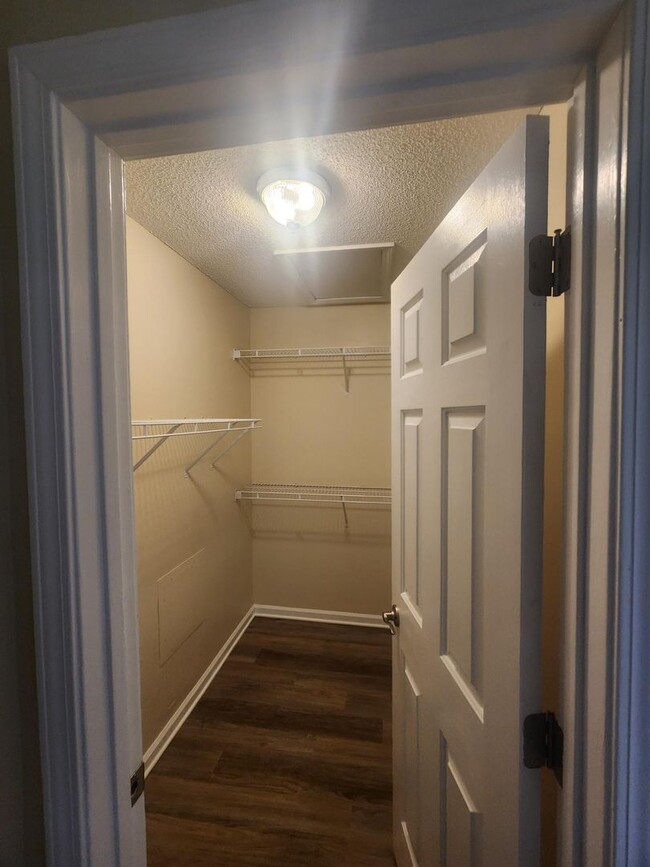 Building Photo - 121 Wexford Dr