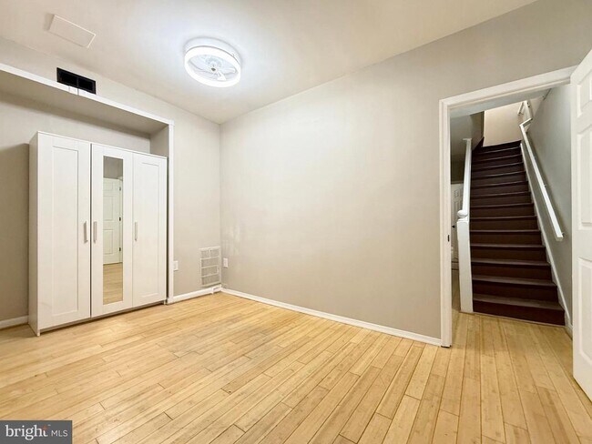 Building Photo - 1004 Girard St NW