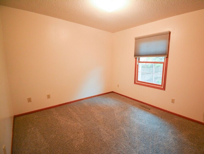 Building Photo - Move-In Ready 2 Bed 1 Bath With Large Yard...