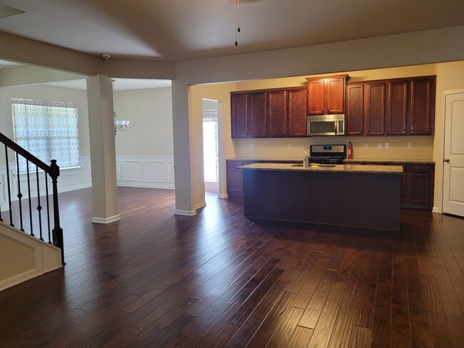 Building Photo - 1207 Silvercrest Ct SW