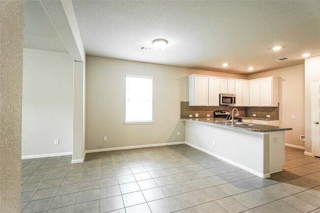 Building Photo - 8414 Quiet Bay Dr