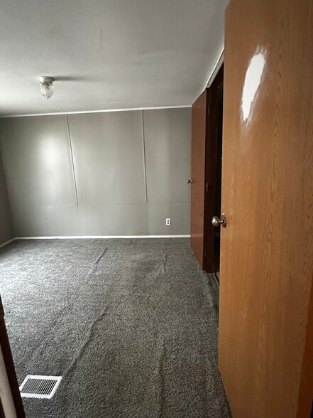 Building Photo - 32 Somerset Dr