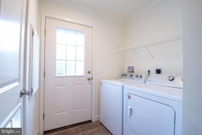 Building Photo - 19 Loxley Ln