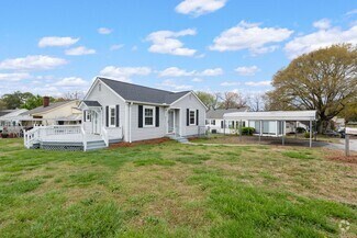 Building Photo - 2 Bedroom 1 Bath Within Walking Distance t...