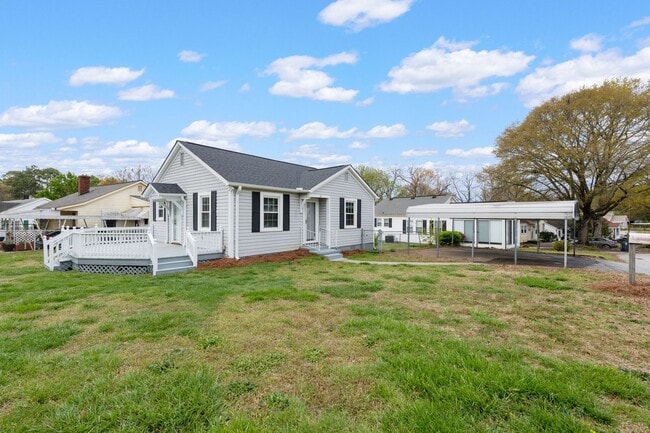 Primary Photo - Inman Charm: Walk to Downtown! Cozy 2-Bed ...