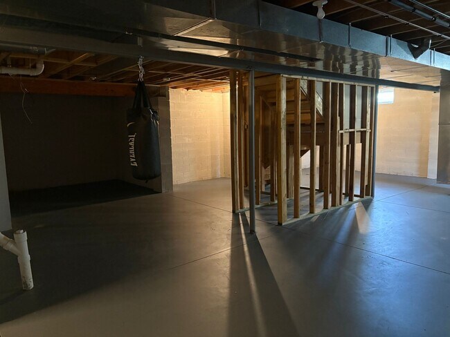 Building Photo - 952 Sorohan St