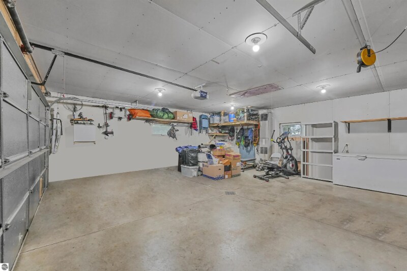 Building Photo - 542 Island View Dr