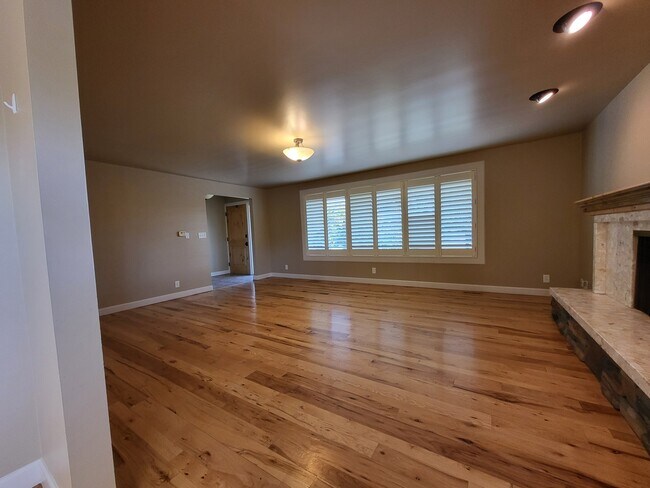 Living room-main floor-2 - 1905 Saint Marys Dr
