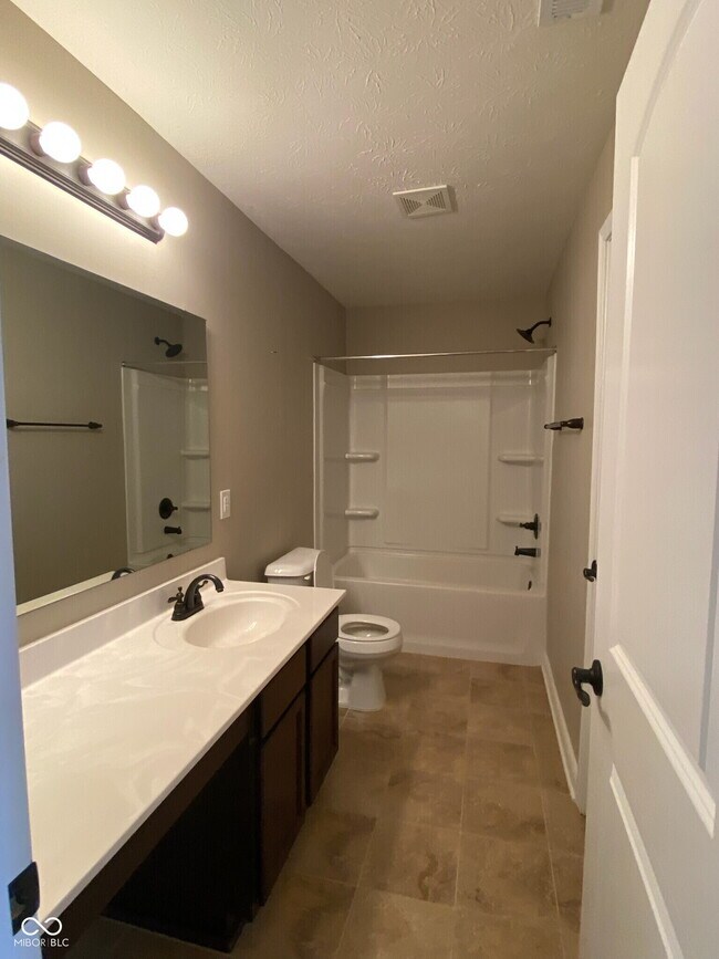 Building Photo - 6750 Woodcrest Dr