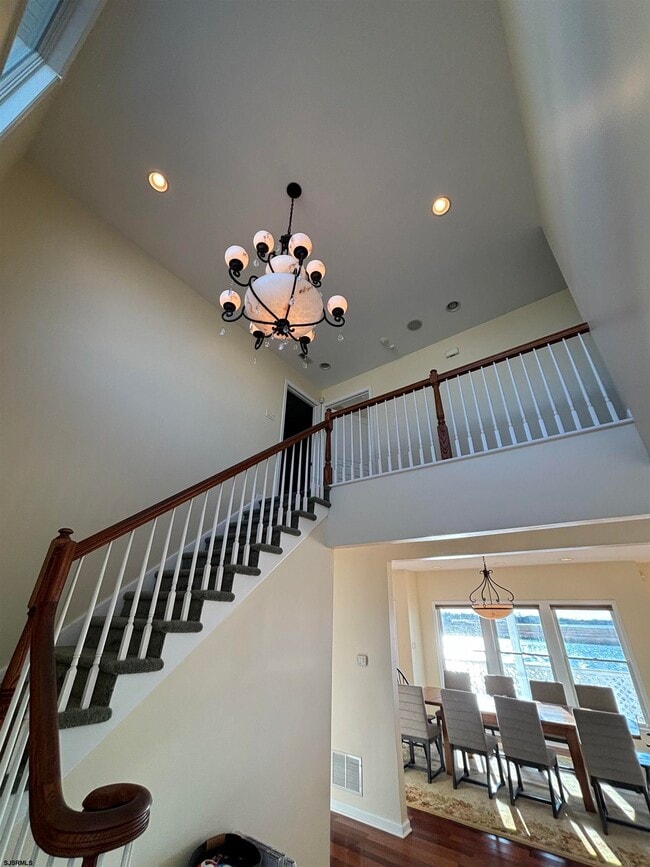 Building Photo - 802 N Harvard Ave