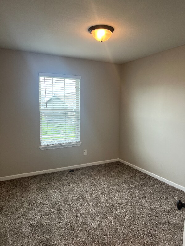 Building Photo - 904 N Cypress Cir