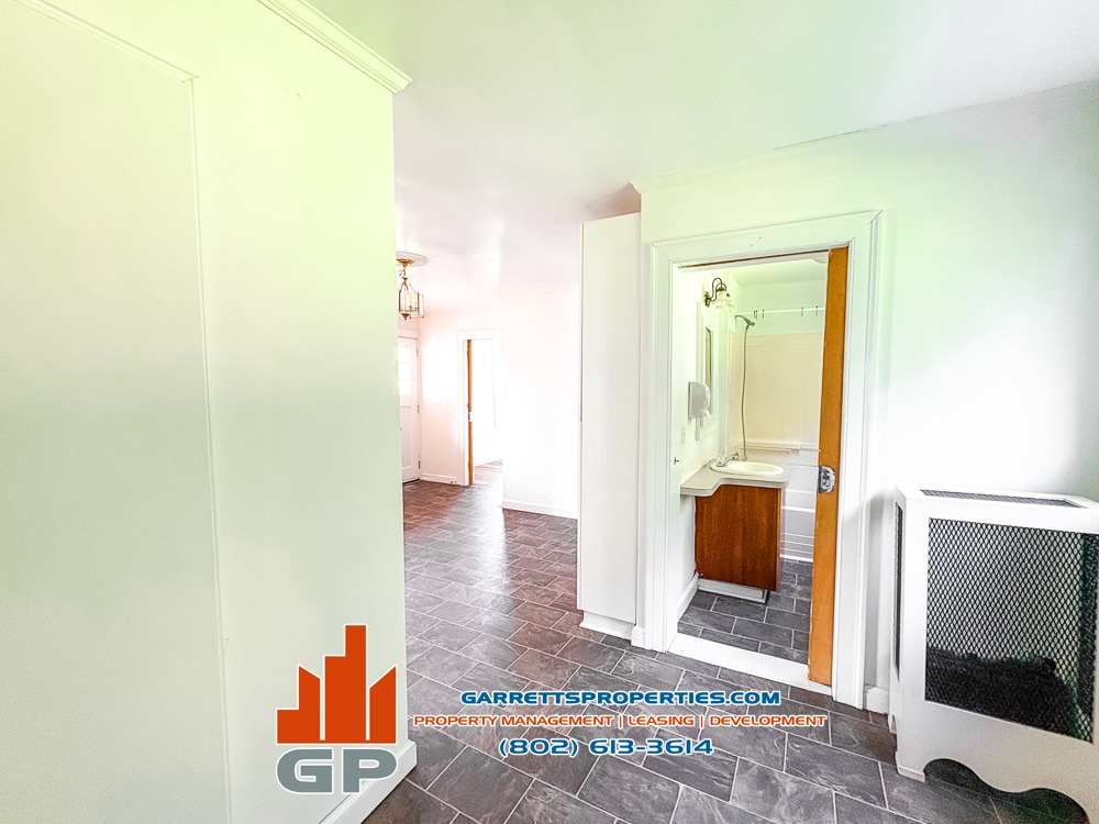 Building Photo - 16 Short St