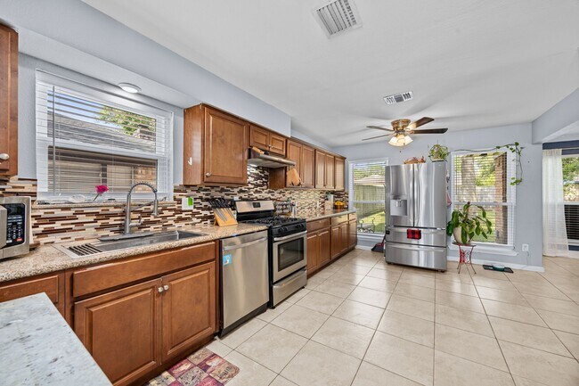 Building Photo - 6514 Vialinda Dr