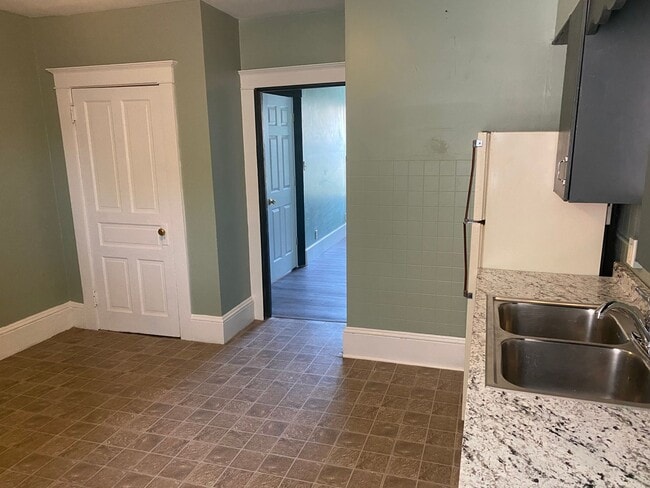 Building Photo - 624 E King St