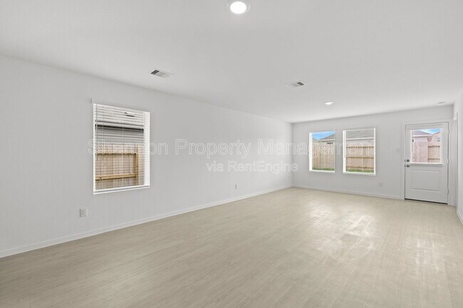 Building Photo - 214 Forest W St