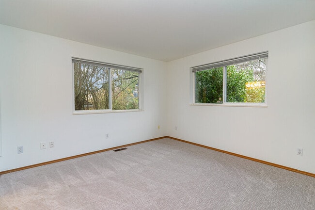 Building Photo - 6525 39th Ave SW