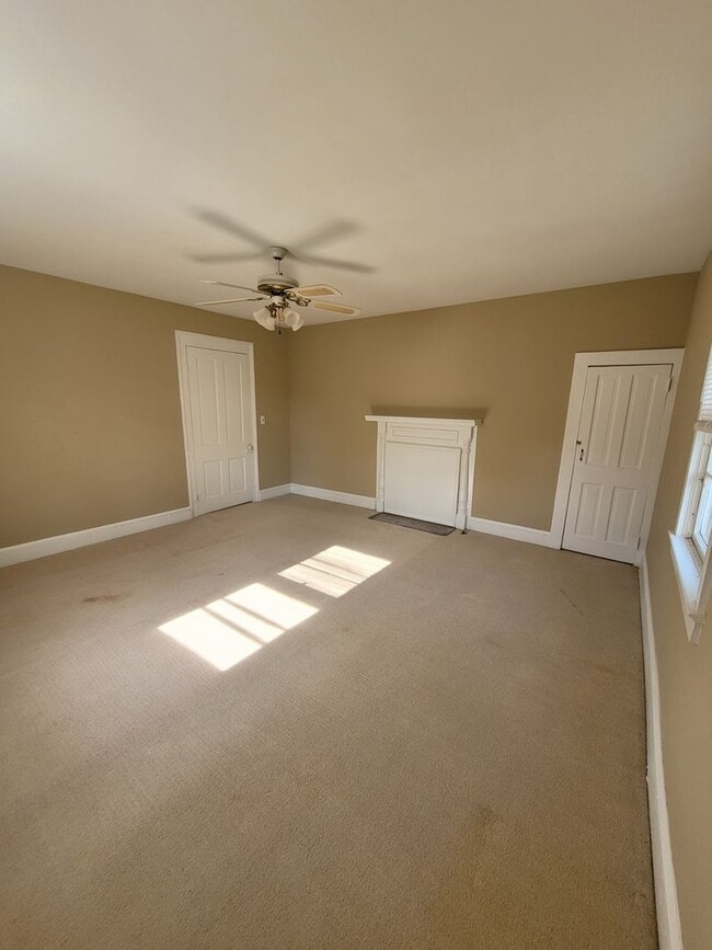 Building Photo - Madison Co. –3Bedroom, 1 Bathroom- Comer, GA – QUIET NEIGHBORHOOD – HOME SITS ON BEAUTIFUL CORNER...