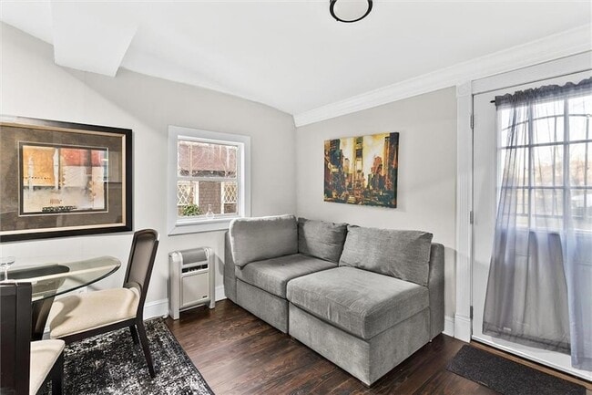 Building Photo - 867 Beecher St SW