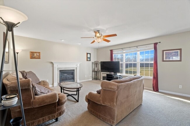Building Photo - 705 Bergamot Dr