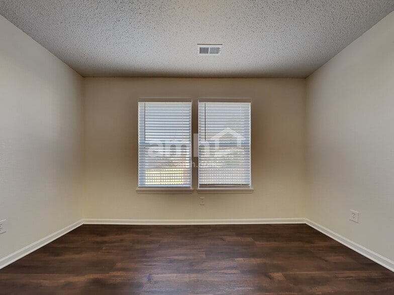 Building Photo - 15522 Dry Creek Rd