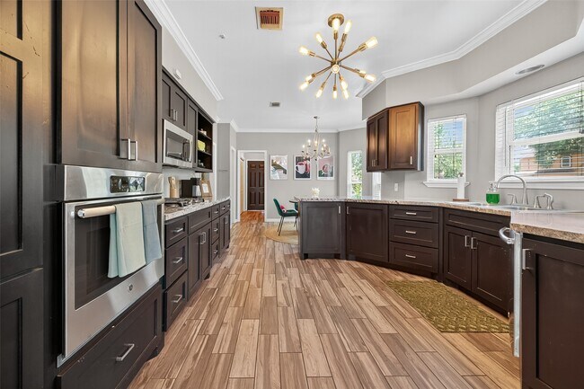 Building Photo - 5310 Holly View Dr