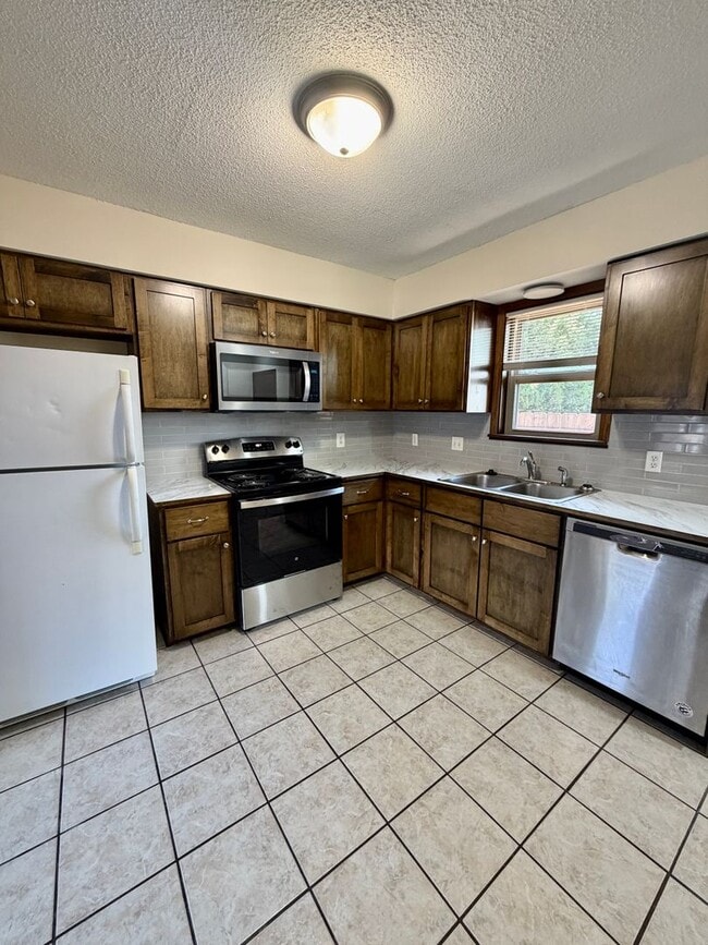 Building Photo - Indian Hills Duplex